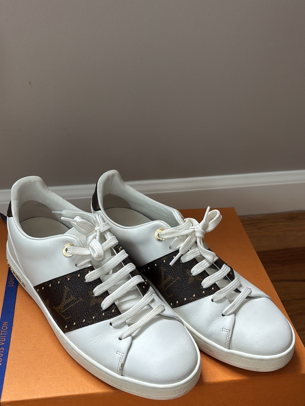 Louis Vuitton White Leather Sneakers with Brown Monogram Stripe
